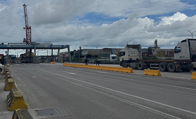 Carico e scarico merci: indennizzo dopo 90 minuti. Spedizionieri e trasportatori interpretano diversamente la legge