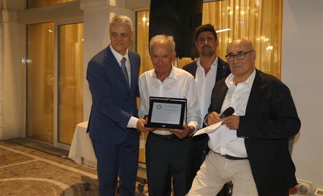 Il "Master of Shipping" 2026 a Luciano Valbonesi durante la Cena d'Estate del Propeller Club
